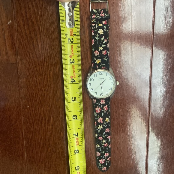 Geneva Platinum Women’s Floral Watch - Picture 11 of 14